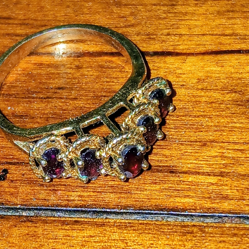 Elegant Gold and Red Gemstone Ring